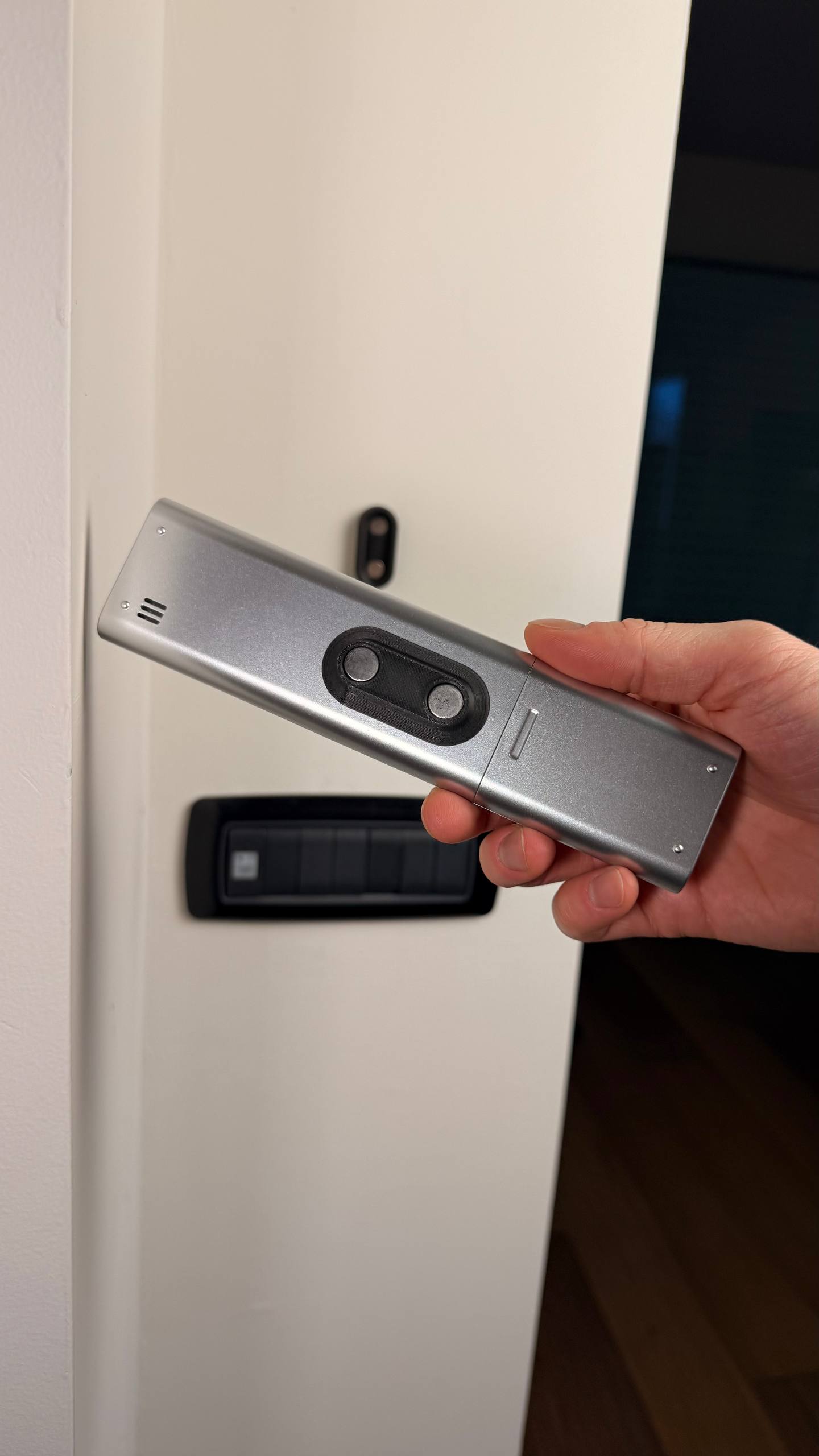 Snap click magnetic wall holder