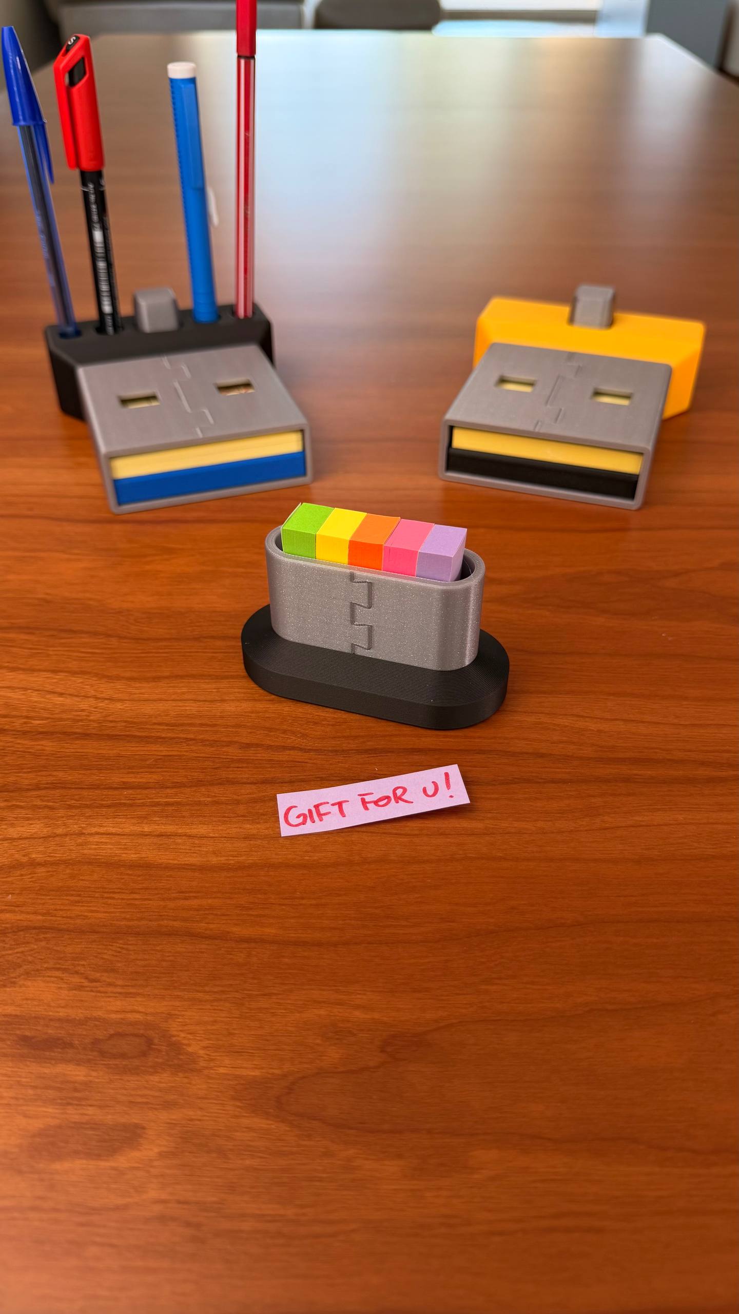 USB NOTE - STICKY NOTE HOLDER & STENCILS