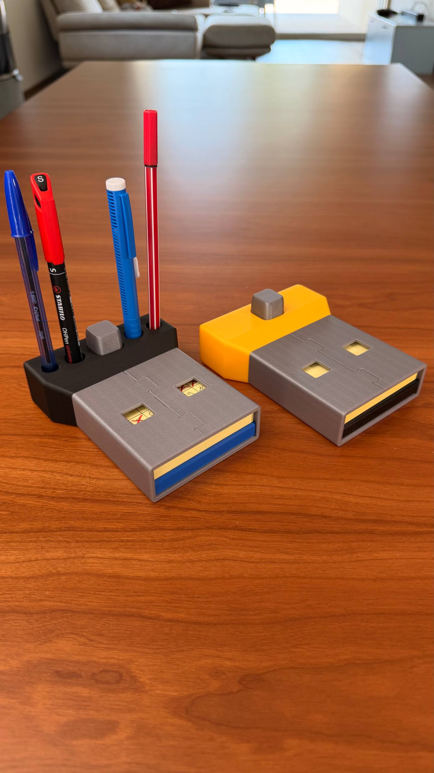 USB NOTE - STICKY NOTE HOLDER & STENCILS
