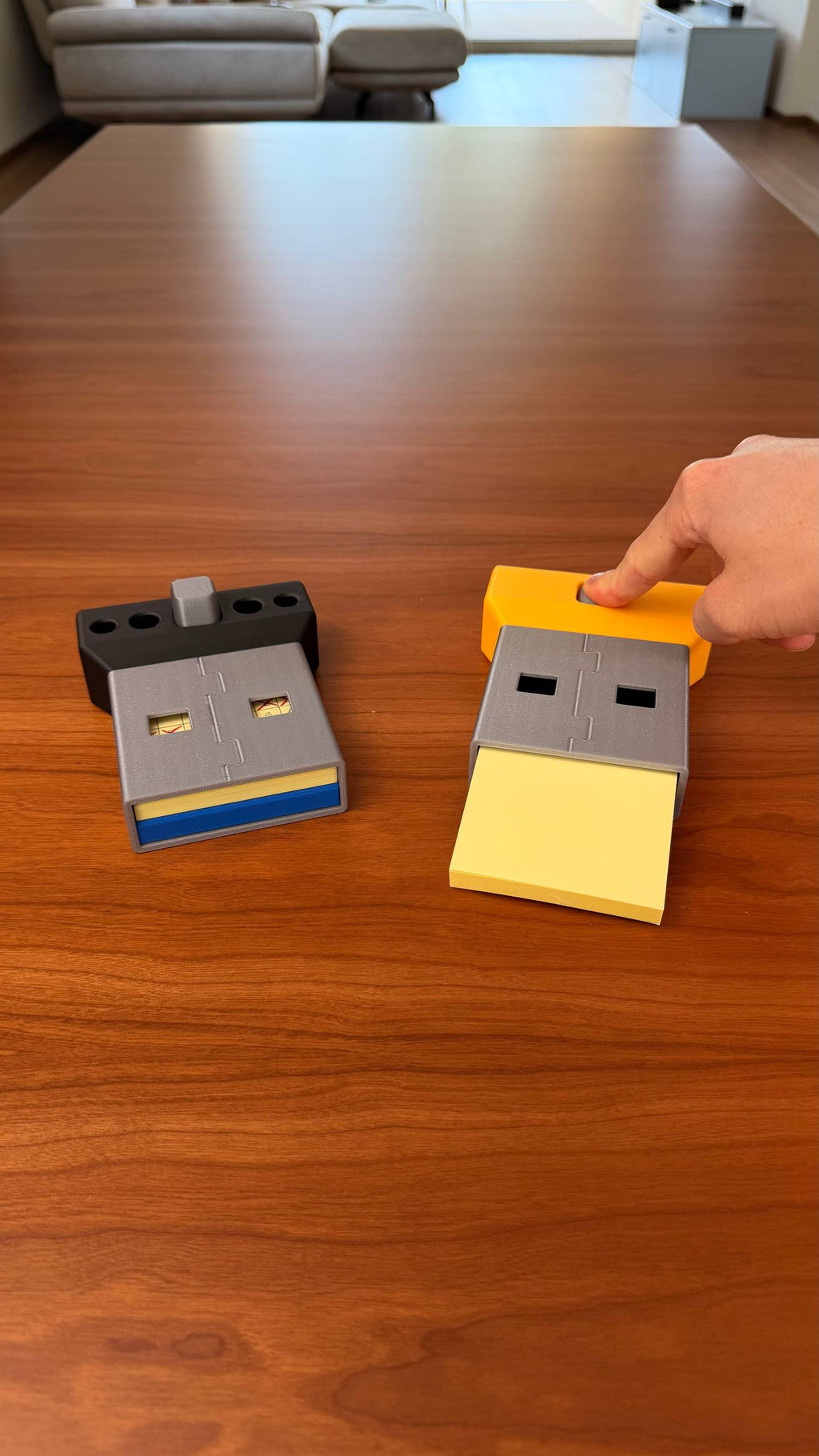 USB NOTE - STICKY NOTE HOLDER & STENCILS
