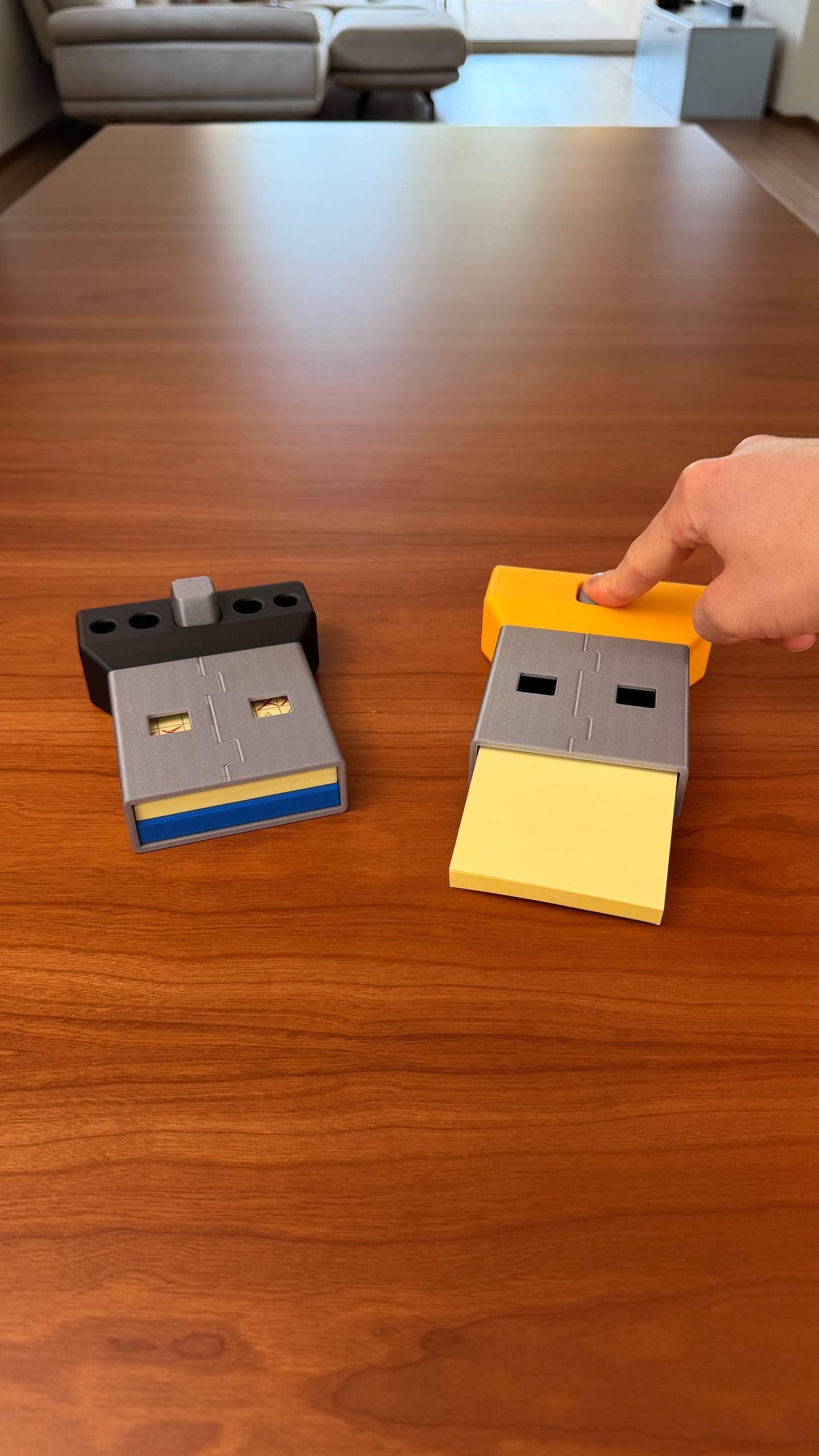 USB NOTE - STICKY NOTE HOLDER & STENCILS