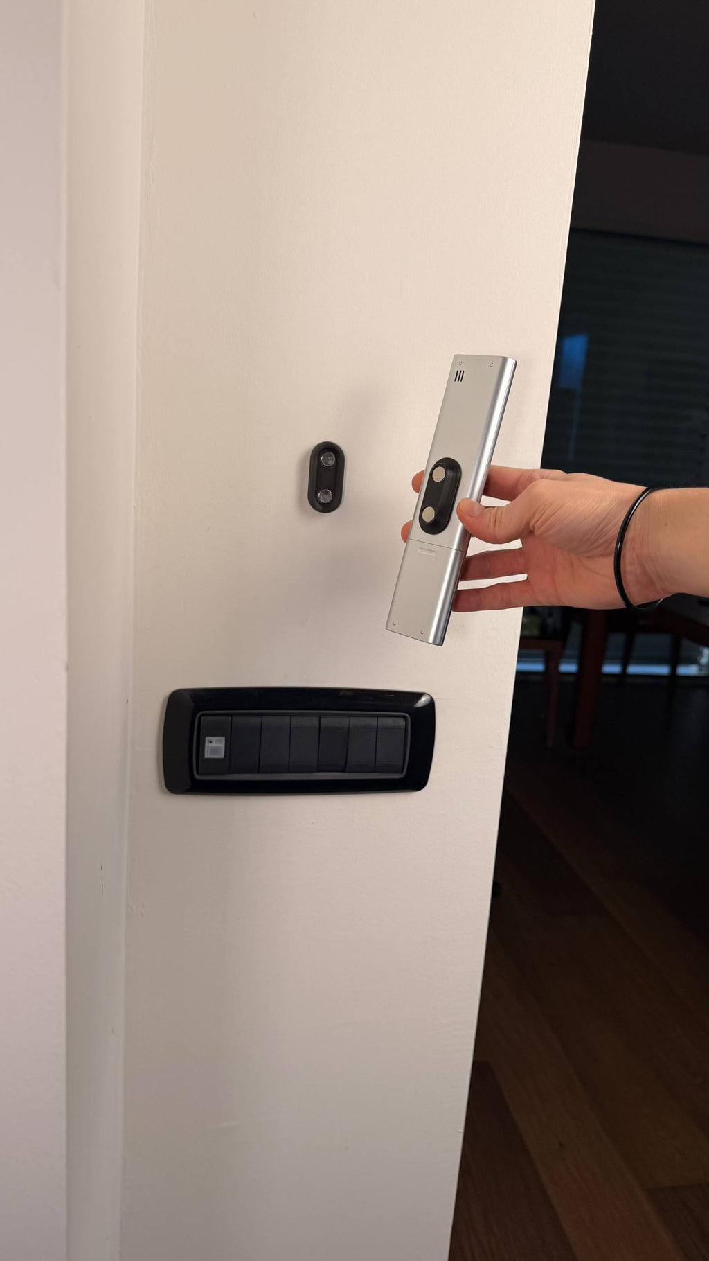 Snap click magnetic wall holder